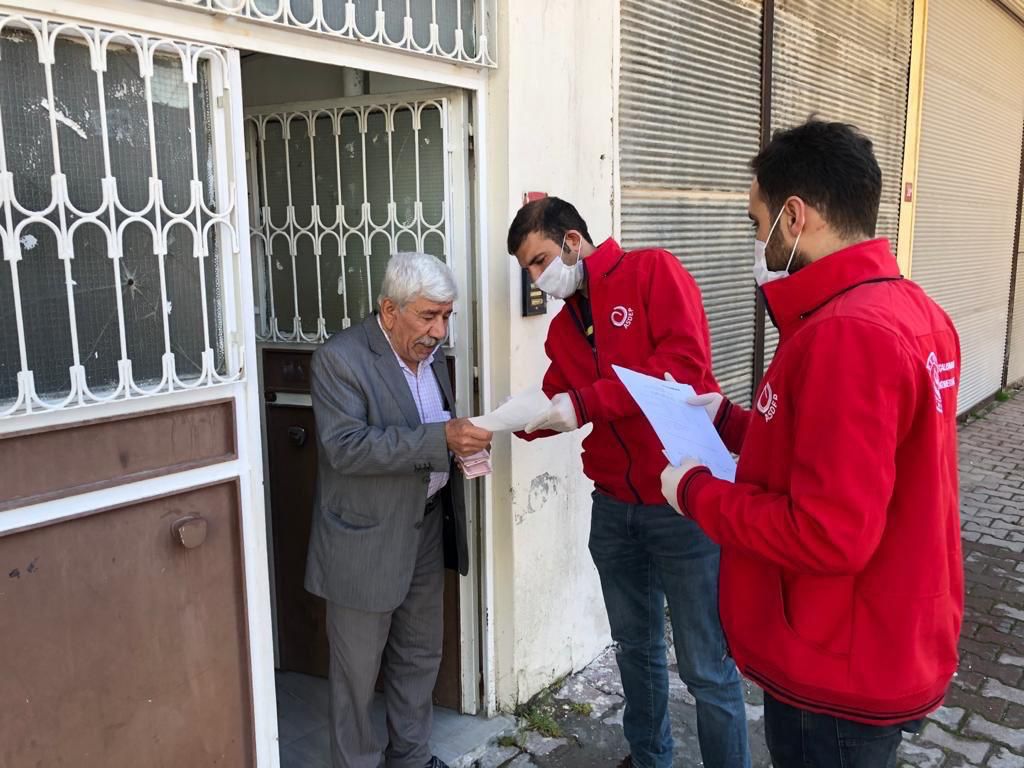 Bakan Yanık: “Vefa Sosyal Destek Gruplarımız Tam Kapanma Sosyal Yardım ödemelerini konutlarda teslim etmeye başladı”