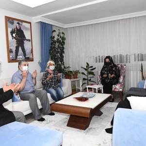 Valimiz Sayın Funda Kocabıyık, Anneler Günü Münasebetiyle Şehit Annelerini Ziyaret Etti - fotoğraf 3
