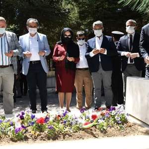 Valimiz Sayın Funda Kocabıyık Ramazan Bayramı Dolayısıyla Uşak Şehitliğini Ziyaret Etti - fotoğraf 5