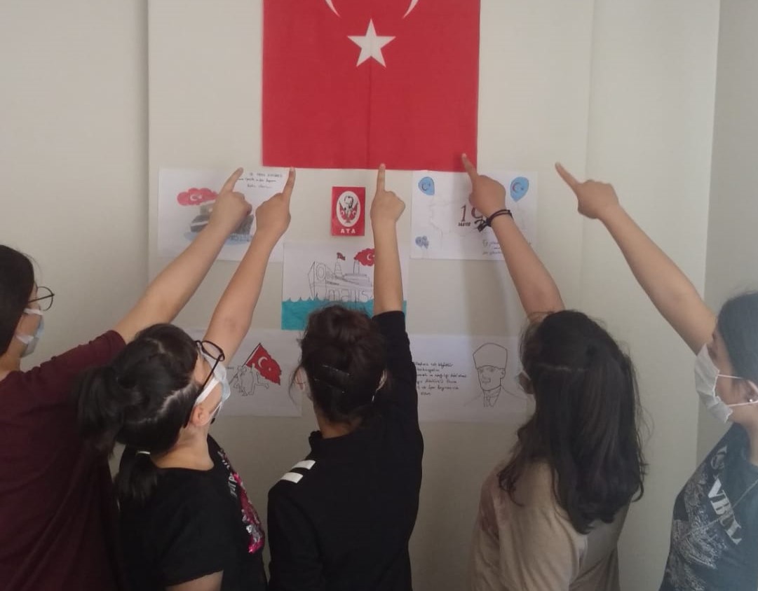 Evlerimizi Bayraklarla Süsledik