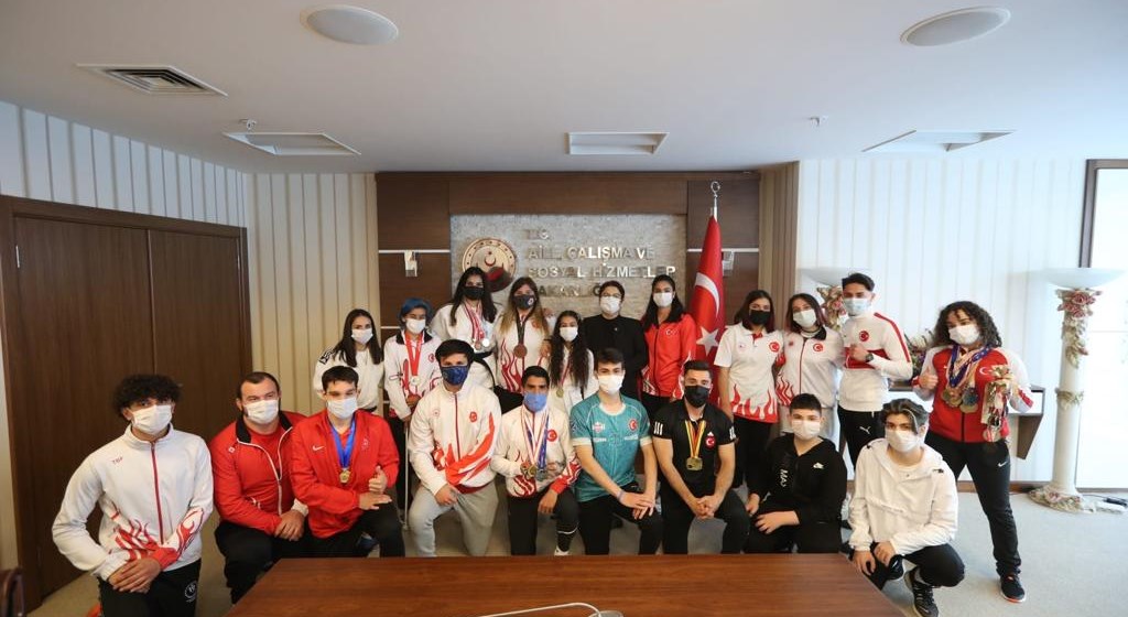  Bakan Yanık, 19 Mayıs’ta 19 milli sporcuyla buluştu