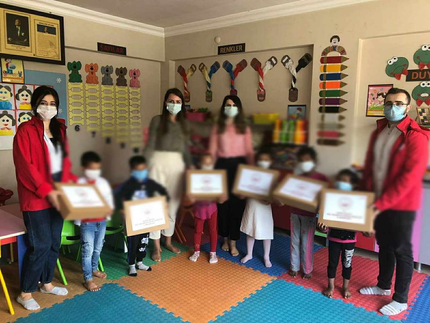 Çocuklarımızı Ziyaret Edip Hediyeler Verdik