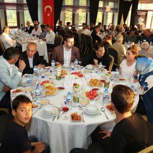 Şehit Aileleri ve Gaziler Yemekte Buluştu - fotoğraf 2