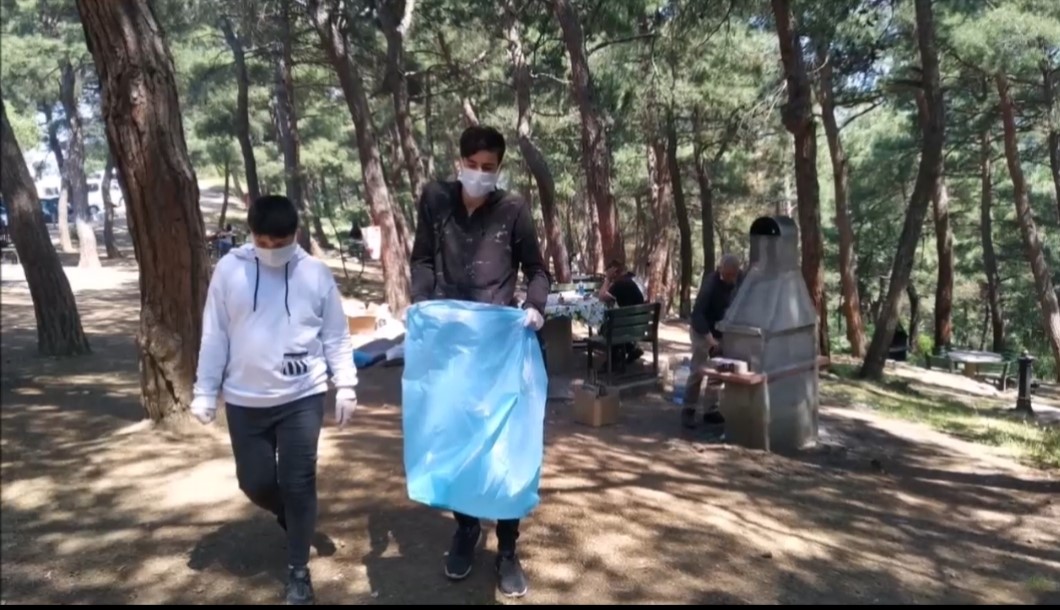 Çevre Temizliğini Önemsiyoruz