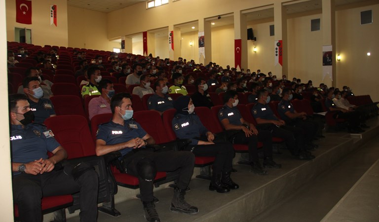 Karabük Polis Meslek Eğitim Merkezinde Eğitim Düzenlendi.