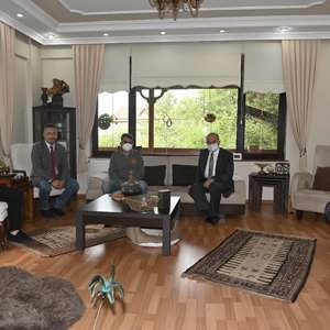 Valimiz Sayın Muammer EROL, Kahraman Gazilerimizi Babalar Günü Münasebetiyle Ziyaret Etti. - fotoğraf 1