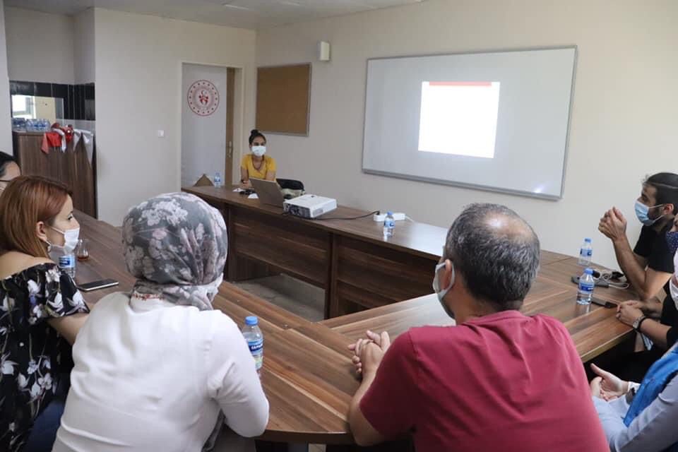 İskenderun Gençlik Merkezi Kursiyerlerine “Aile Yaşam Becerileri, Çatışma ve Çatışma Çözme Becerilerinin Kazandırılması” Konulu Seminer Verildi.