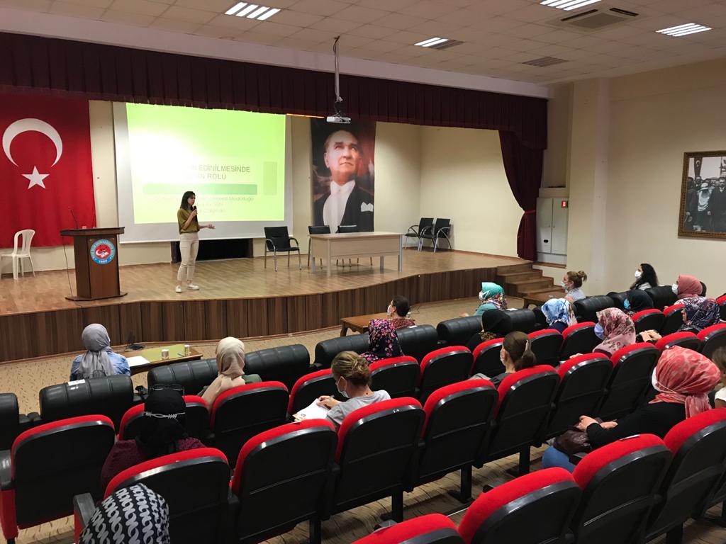 Dörtyol İlçesinde  “Değerlerin Edinilmesinde Ailenin Rolü” Konulu Eğitim Verildi. 