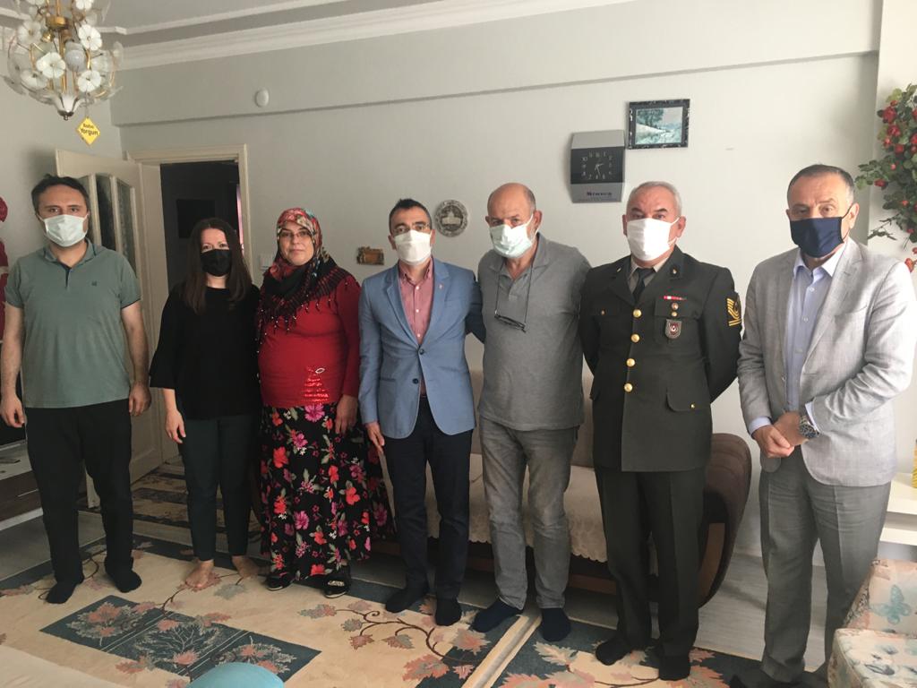 İnegöl İlçemizde Şehitlerimizin Yakınlarına Babalar Günü Ziyareti