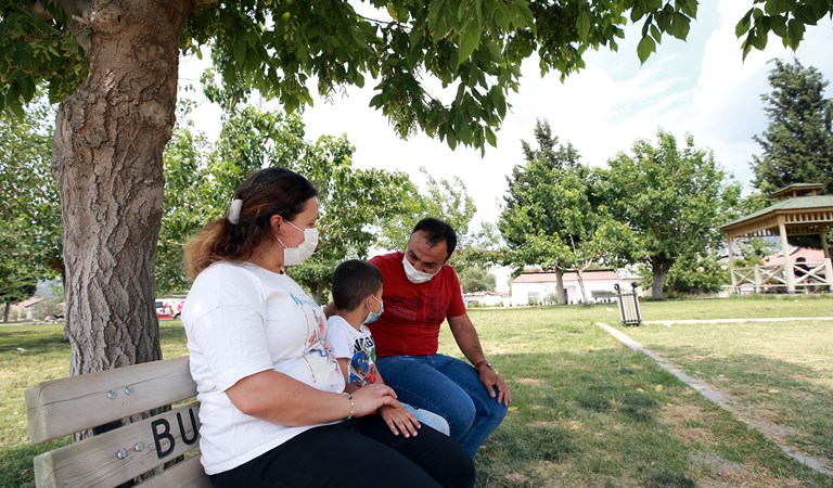 Aydın'da Bir Aile Dört Kuşaktır Evlat Edinilen Çocuklarla Büyüyor