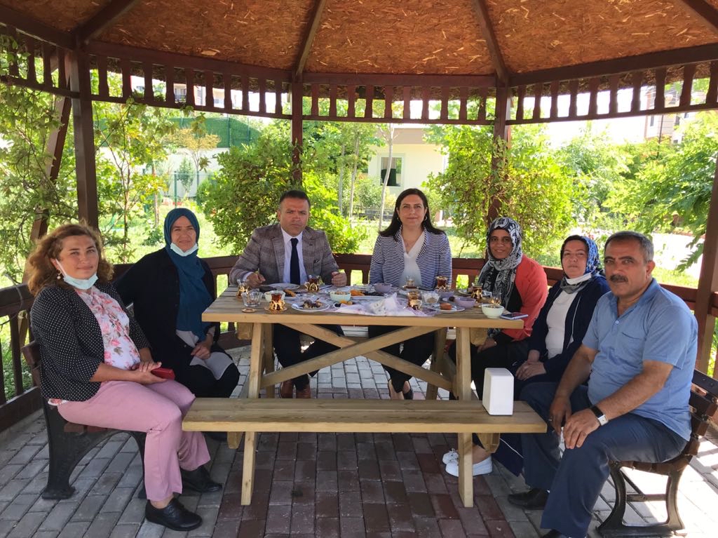 Sayın Hatun ÖZKÜMÜŞ, Ovaakça Çocuk Destek Merkezimizi Ziyaret Ettiler
