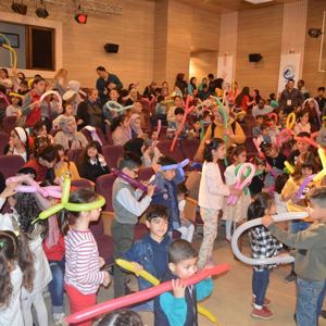 Çocuk Hakları Komitesi ve İl Göç İdare ve Mülteci Destek İş Birliğinde 23 Nisan Sanat Festivali Düzenlendi - fotoğraf 5