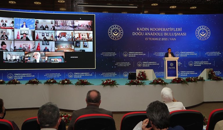Aile ve Sosyal Hizmetler Bakanımız Derya Yanık, Van'da Kadın Kooperatifleri Doğu Anadolu Buluşması’na katıldı
