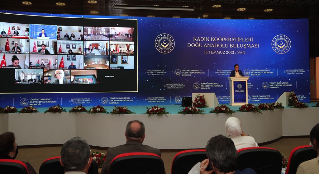 Aile ve Sosyal Hizmetler Bakanımız Derya Yanık, Van'da Kadın Kooperatifleri Doğu Anadolu Buluşması’na katıldı