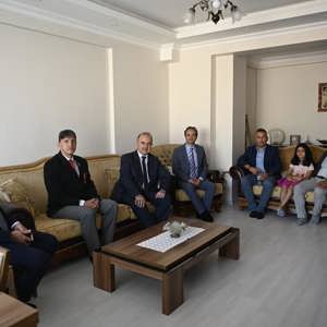 Valimiz Sayın Muammer EROL, 15 Temmuz Demokrasi ve Milli Birlik Günü Münasebetiyle Şehit Yakınlarımızla Bir Araya Geldi. - fotoğraf 1