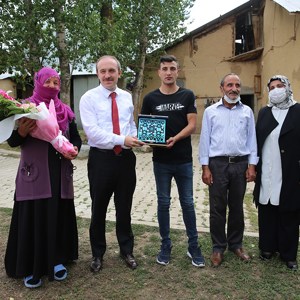 Bayburt Valisi Cüneyt EPCİM Öncülüğünde İlimizdeki Şehit Ailesi ve 15 Temmuz Gazisi Ziyaret Edildi - fotoğraf 5