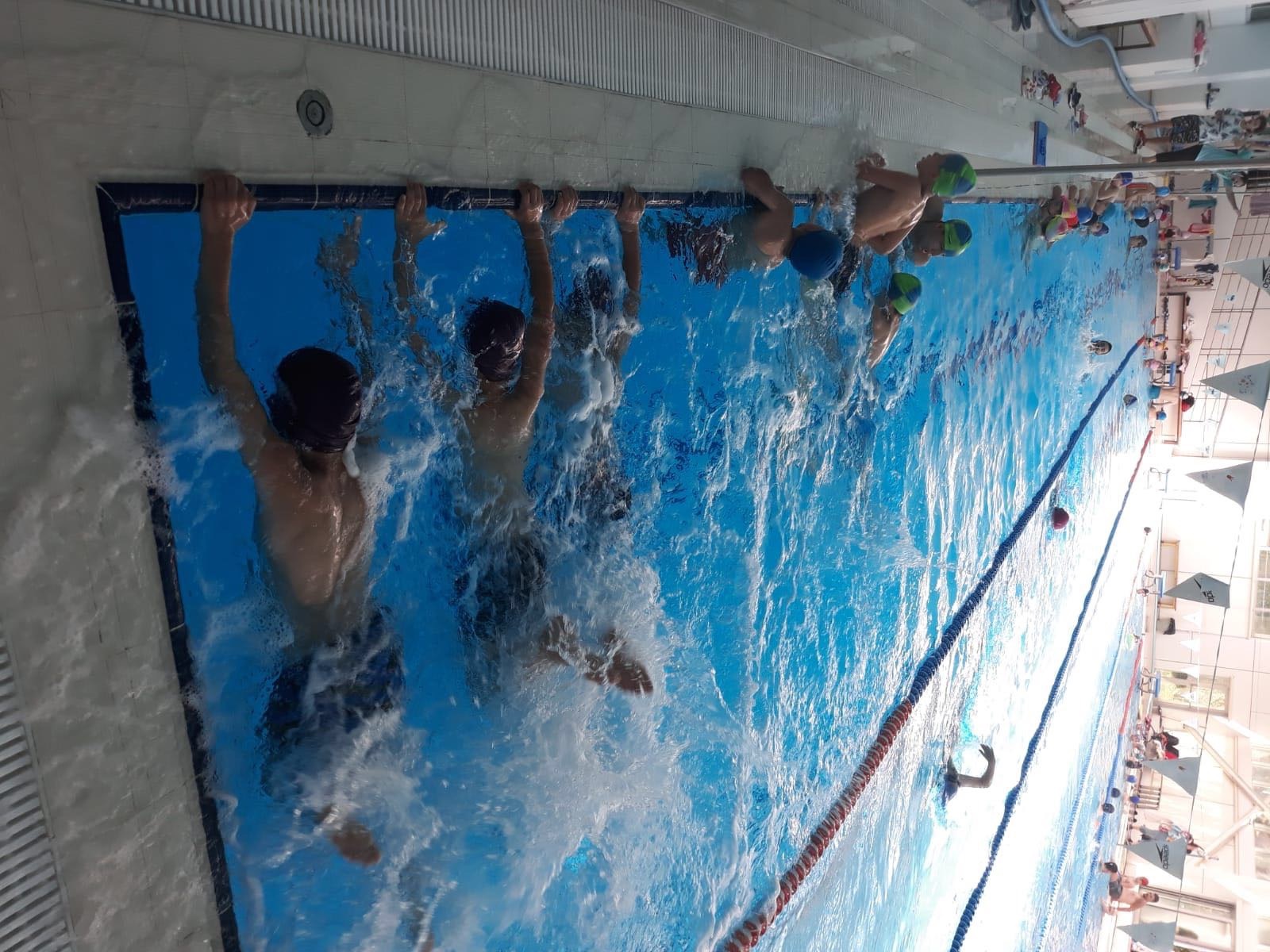 Çocuklarımız Yüzme Kursunda