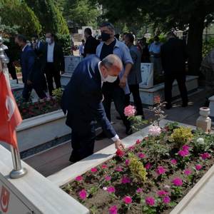 15 Temmuz Milli Birlik Günü Etkinlikleri Kapsamında Şehitlik Ziyaret Edildi - fotoğraf 3
