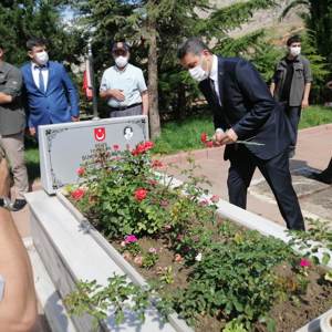 15 Temmuz Milli Birlik Günü Etkinlikleri Kapsamında Şehitlik Ziyaret Edildi - fotoğraf 4