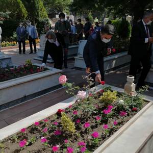 15 Temmuz Milli Birlik Günü Etkinlikleri Kapsamında Şehitlik Ziyaret Edildi - fotoğraf 6