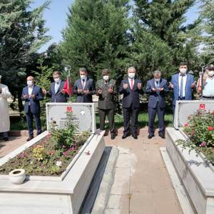 15 Temmuz Milli Birlik Günü Etkinlikleri Kapsamında Şehitlik Ziyaret Edildi - fotoğraf 8