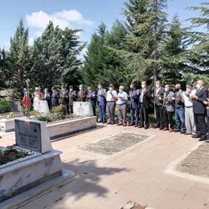 15 Temmuz Milli Birlik Günü Etkinlikleri Kapsamında Şehitlik Ziyaret Edildi - fotoğraf 9