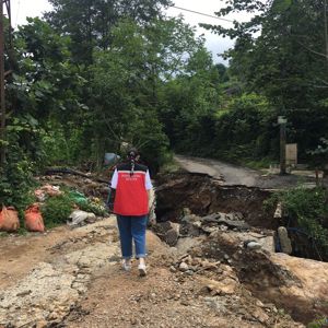 Aile ve Sosyal Hizmetler Bakanımız Derya Yanık: “Rize’de selden etkilenen vatandaşlarımız için 1 milyon lira kaynak aktardık” - fotoğraf 3