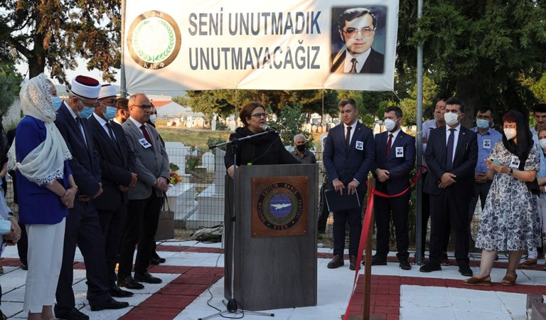 Bakanımız Derya Yanık, Gümülcine’de Dr. Sadık Ahmet’i anma törenine katıldı