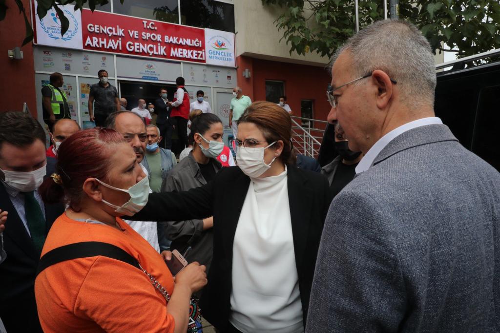 Aile ve Sosyal Hizmetler Bakanımız Derya Yanık, selden etkilenen Rize ve Artvin'de incelemelerde bulundu