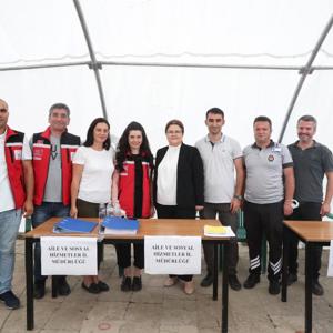 Aile ve Sosyal Hizmetler Bakanımız Derya Yanık, selden etkilenen Rize ve Artvin'de incelemelerde bulundu - fotoğraf 7