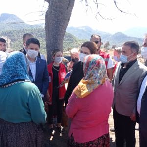 Bakanımız Derya Yanık Hanımefendi, Adana’da Yangından Etkilenen Vatandaşlarımızın Yanında - fotoğraf 10