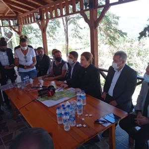 Bakanımız Derya Yanık Hanımefendi, Adana’da Yangından Etkilenen Vatandaşlarımızın Yanında - fotoğraf 9