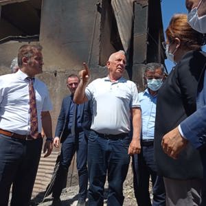 Bakanımız Derya Yanık Hanımefendi, Adana’da Yangından Etkilenen Vatandaşlarımızın Yanında - fotoğraf 7
