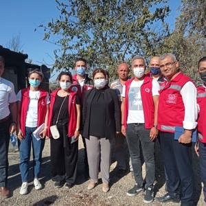Bakanımız Derya Yanık Hanımefendi, Adana’da Yangından Etkilenen Vatandaşlarımızın Yanında - fotoğraf 4