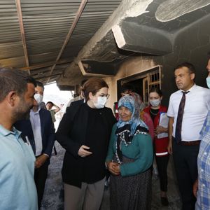 Bakanımız Derya Yanık Hanımefendi, Adana’da Yangından Etkilenen Vatandaşlarımızın Yanında - fotoğraf 2