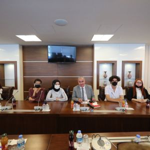Bakanımız Yanık Kuruluşlarda Yetişmiş ve YKS’de Başarılı Olmuş Gençlerle Bakanlıkta Bir Araya Geldi - fotoğraf 5