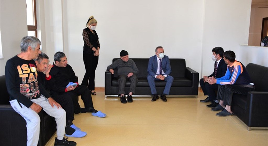 Sayin Valimiz Huseyin Oner, Engelsiz Yasam, Bakim ve Rehabilitasyon Merkezini ziyaret etti