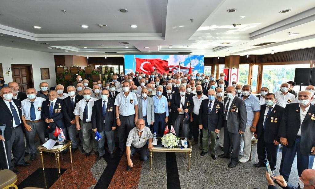 Kuzey Kıbrıs Türk Cumhuriyeti Cumhurbaşkanı Sn. Ersin TATAR ve eşi Sn. Sibel TATAR Hanımefendi, 20 Temmuz Barış ve Özgürlük Bayramı'nın 47. yıldönümü etkinlikleri vesilesiyle Kıbrıs gazilerimizle bir araya geldi. 