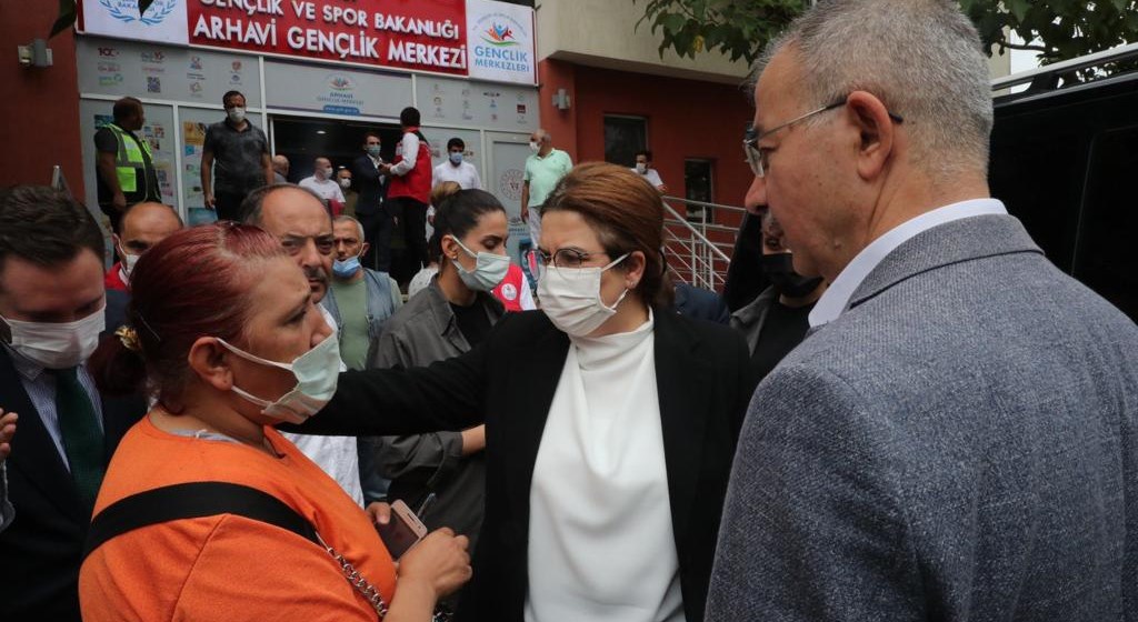 Aile ve Sosyal Hizmetler Bakanımız Sayın Derya Yanık, selden etkilenen Rize ve Artvin'de incelemelerde bulundu
