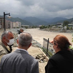 Aile ve Sosyal Hizmetler Bakanımız Sayın Derya Yanık, selden etkilenen Rize ve Artvin'de incelemelerde bulundu - fotoğraf 1