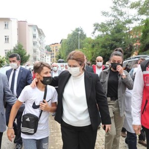 Aile ve Sosyal Hizmetler Bakanımız Sayın Derya Yanık, selden etkilenen Rize ve Artvin'de incelemelerde bulundu - fotoğraf 10