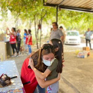 PSİKO-SOSYAL DESTEK EKİPLERİMİZDE MİNİK MERVE’YE SÜRPRİZ DOĞUM GÜNÜ - fotoğraf 2