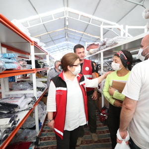 Bakanımız Derya Yanık: "Sosyal Marketlerimizden şu ana kadar 2 bin 963 vatandaşımız ihtiyaçlarını karşıladı" - fotoğraf 2