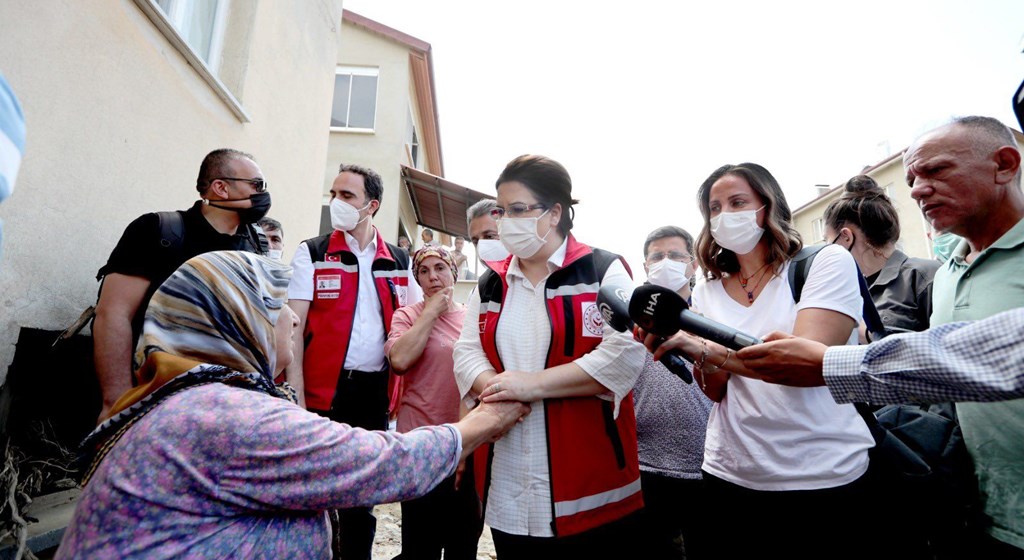 Bakanımız Sayın Derya Yanık: “Sinop'a 13 Milyon Lira Nakdi Yardım Göndermiştik. İhtiyaç Oldukça Nakdi Yardımlara Devam Edeceğiz"