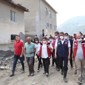 Bakanımız Sayın Derya Yanık: “Sinop'a 13 Milyon Lira Nakdi Yardım Göndermiştik. İhtiyaç Oldukça Nakdi Yardımlara Devam Edeceğiz" - fotoğraf 1