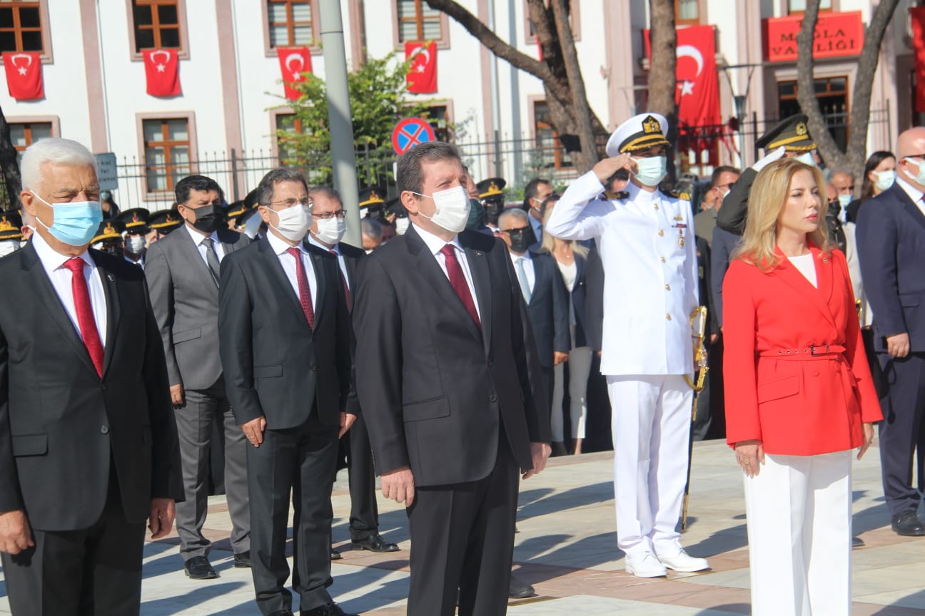 Türk tarihinin şanlı zaferlerinden 30 Ağustos Zafer Bayramı'nın 99. yıldönümü ilimizde Muğla Valiliğimizce düzenlenen törenle kutlandı.