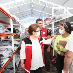 Bakanımız Sayın Derya Yanık: "Sosyal Marketlerimizden şu ana kadar 2 bin 963 vatandaşımız ihtiyaçlarını karşıladı" - fotoğraf 1