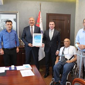 İl Emniyet Müdürü Göksel TOPALOĞLU’ na  Erişilebilirlik İçin Buradayım “Farkındalık Sertifikası ” Takdim Edildi. - fotoğraf 1