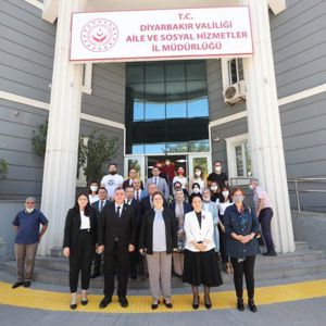 Bakanımız Derya Yanık, Diyarbakır Annelerini Ziyaret Etti - fotoğraf 9