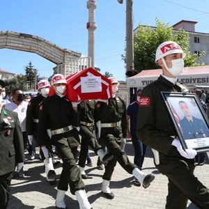 Şehit Piyade Uzman Çavuş Muammer Yiğit Son Yolculuğuna Uğurlandı - fotoğraf 11